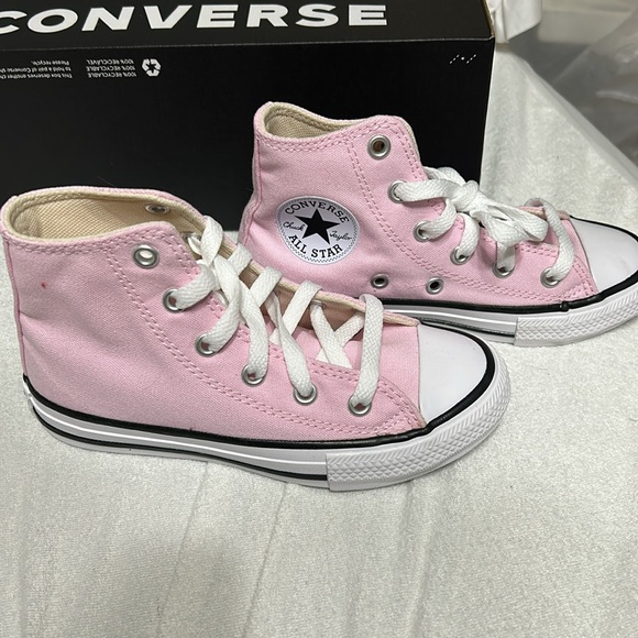 Girls size 12 Converse shoes NEW - Picture 1 of 5